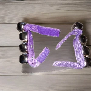 Campanas de 16 piezas con correas ajustables moradas para adultos, niños, mascotas o manualidades - Imagen 1 de 9
