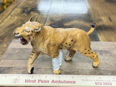 Awesome large scale Saber Toothed Tiger Smilodon model - Image 1 of 4