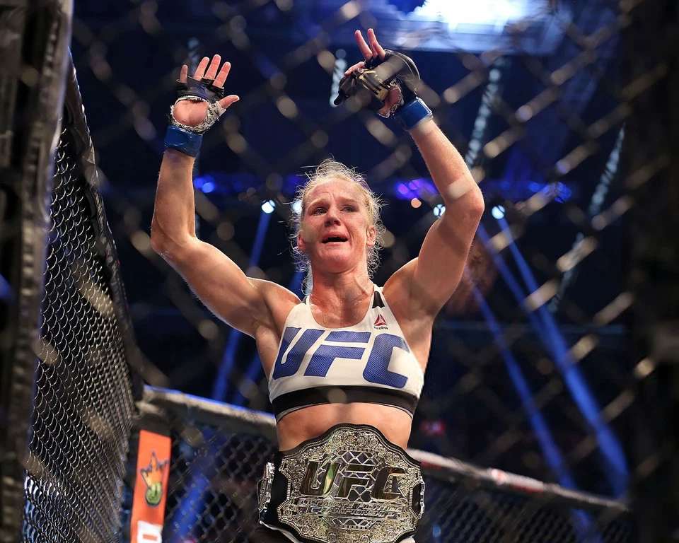 Foto #32 Holly Holm UFC peso gallo/campeón peso pluma sin firmar 8x10   Foto 1 de 1