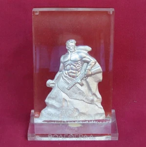 STALINGRAD SOLDIER STATUE Monument/Stand to death/Old DESKTOP Vintage Soviet WW2 - Picture 1 of 7
