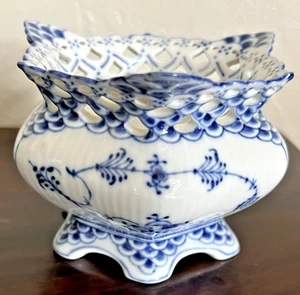 Royal Copenhagen Zuckerdose blau geriffelt Vollspitze offen 1113 erste Qualität Porzellan - Bild 1 von 10