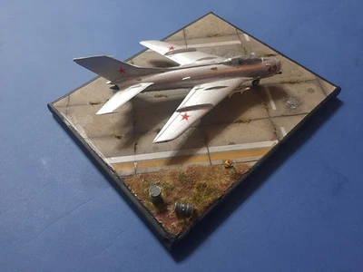 MIG SUKHOI 1/72 soviet airfield section base cm. 24X20X1 - Immagine 1 di 4