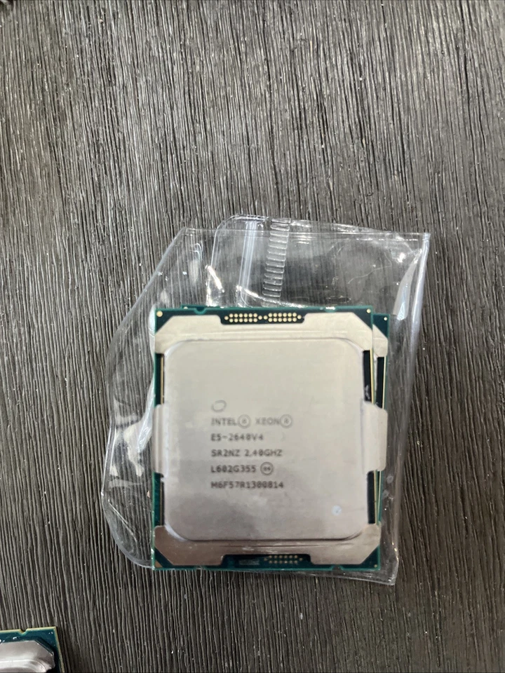 Procesador CPU Intel Xeon e5-2640 v4 sr2nz 2,40 GHz 10 núcleos 25 MB LGA 2011-3 Foto 1 de 1