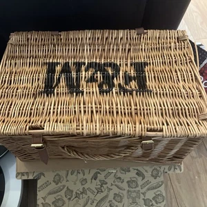 Fortnum & Mason Wicker Picnic Hammer Basket 50cm x 32cm x 22cm - Picture 1 of 10