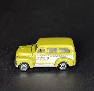 1950 50 CHEVY CHEVROLET SUBURBAN CAMP ARROW FLINT 1:64 SCALE DIECAST MODEL CAR - Image 1 of 4