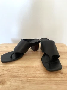 VINCE SIZE 6.5 M BLACK LEATHER DIONNE HEEL THONG SANDAL SQUARE TOE - Picture 1 of 7