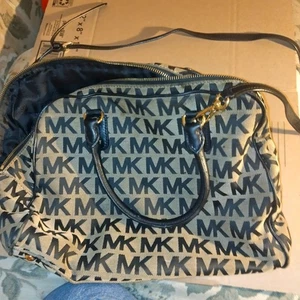 Woman's Michael Kors Full Size Purse - Picture 1 of 4
