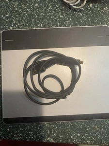 Wacom CTL-480 Intuos Small Creative Pen Tablet - UNTESTED- - Zdjęcie 1 z 5