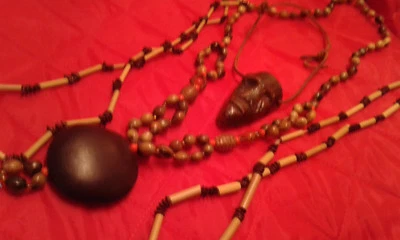 Modeschmuck Konvolut Holzketten Schmuck Ethno. Maskenanhänger Ton - Bild 1 von 3