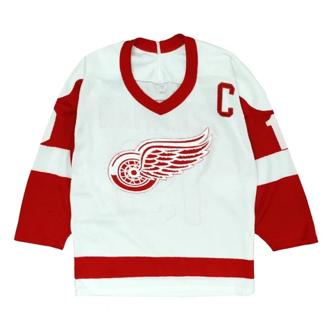 Vintage Detroit Redwings Steve Yzerman CCM Hockey Jersey Size Large 90s NHL Cover