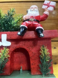 Vintage Plastic Santa On Fireplace w/ Present Red Glitter. See Pics! - Picture 1 of 11