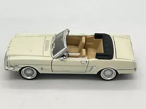Signature Cream Color 1964 1/2 Ford Mustang Convertible Die Cast 1:24 Car ss7711 - Picture 1 of 9