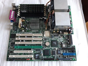 ASUS PU-DLS mit CPU Xeon und RAM Speicher - Bild 1 von 5