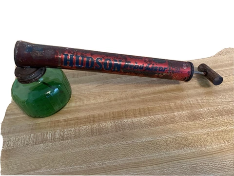 Vintage Hudson Nebu-Lizor Bug Sprayer Red  Tin and Green Glass Working Condition Cover