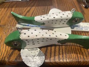 Vintage 6 Inch Wood Unsigned Ice Spearing Fish Decoy Green And White Lot Of 2