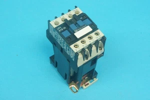 Telemecanique LP1D1210BD 3 pole contactor 24 VDC coil with 1 NO contact 25A - Picture 1 of 4