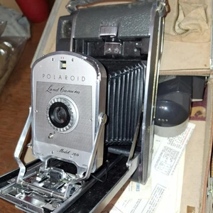 Vintage Polaroid Land Camera Model 160 Good condition W/ Accessories and case - Picture 1 of 5