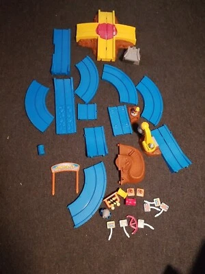 JUEGO DE PIEZAS DE CONSTRUCCIÓN DE POZO DE GRAVA CALLE SÉSAMO FISHER PRICE VINTAGE.  Foto 1 de 4