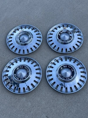 Juego de 4 cubiertas de rueda tapacubos de 13" Dodge Dart 1963-1964 de colección usadas bonitas Foto 1 de 4