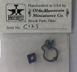 Llamador de puerta de hierro forjado Harmony Forge miniatura para casa de muñecas escala 1:12 - Imagen 1 de 2