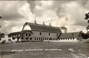 MT VERNON MISSOURI DAIRY BARN 1948 OLD REAL PHOTO POSTCARD - Picture 1 of 2