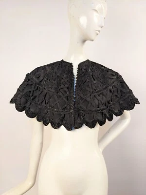 ANTIGUA CAPA CORTA VICTORIANA SIGLO XIX CORDÓN NEGRO  Foto 1 de 4