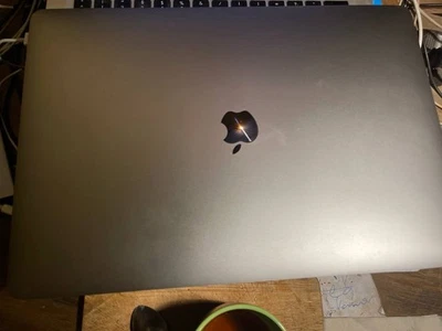 Apple MacBook Pro Retina 16" 1TB SSD 32GB Intel Core i9 2,4GHz  A2141 2019 - Bild 1 von 4