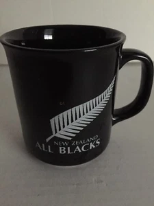 Tazza da tè caffè ceramica foglia felce rugby tutta nera Nuova Zelanda 3 3/4" T 3" D - Foto 1 di 5