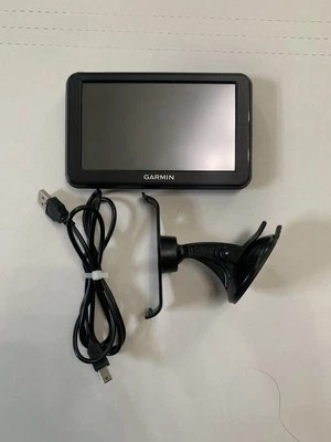 Garmin Nuvi 40 GPS Bundle With Car Cable & Windshield Mount - Image 1 of 4