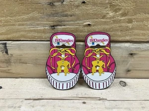 Vintage Pair Of “BoDangles” Shoelace Charms Yellow Kissing Children - Picture 1 of 3