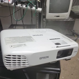 Epson EX3220 3LCD Projector H522A SVGA WXGA 71 lamp hours - Picture 1 of 4