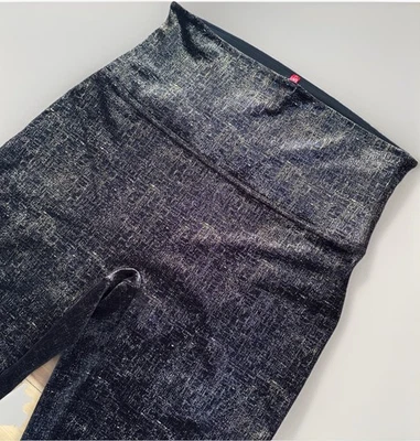 Leggings Spanx Terciopelo Brillo Negro Dorado Para Mujer L Metálicos Adelgazantes Prendas moldeadoras Foto 1 de 4