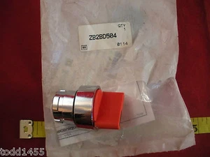 Nuevo interruptor selector rojo Telemecanique ZB2BD504 resorte retorno al centro - Imagen 1 de 2