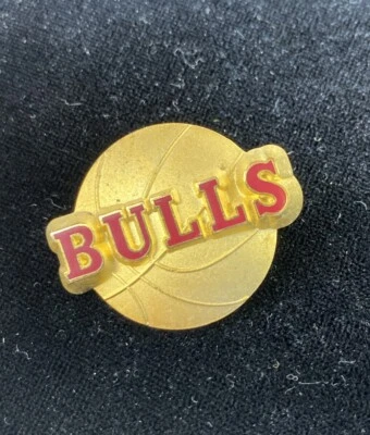 1997 Chicago Bulls Pin Basketball Metal Gold Tone Bulls In Red Peter David Vtg - Image 1 of 4