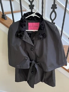 BETSEY JOHNSON FAUX FUR COLLAR AND LINING RAIN/PONCHO COAT SIZE M EUC - Bild 1 von 7