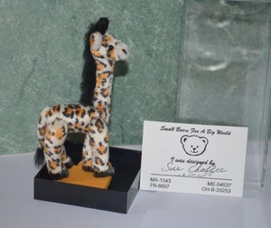 World of Miniature Bears Giraffe #667 von Sue Chaffe im Original Etui - Bild 1 von 1