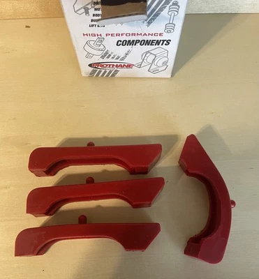 Isoladores de radiador com motor bloco pequeno estilo GM uretano vermelho PROTHANE 7-1711 - Imagem 1 de 4