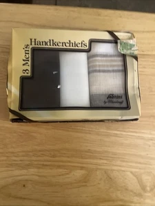 NEW VTG Box Of 3 Men's Fine Quality Handkerchiefs FABRINI USA - Picture 1 of 7