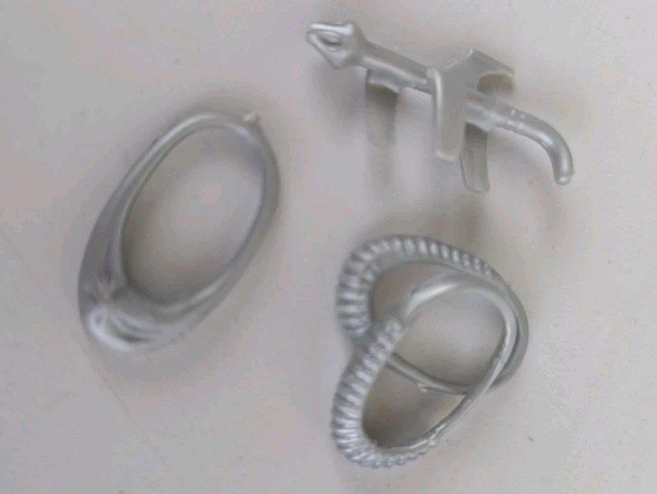 Лот товаров Dino Riders из 4 Серебряных Аксессуаров Валорийская Фигурка Оружие - Изображение 1 из 1