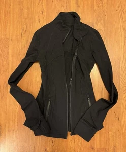 Chaqueta Lululemon Black Align 2 DAÑADA POR FAVOR LEER - Imagen 1 de 6