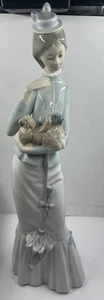 FIGURA LADRO 4893 "UN PASEO CON EL PERRO" Sin Caja, Retirado 2004, Perro Pekinés - Imagen 1 de 15