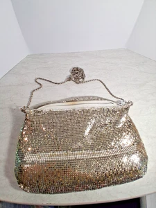Paillettes gialle grigie all'interno con una tasca e pochette catena argento - Foto 1 di 6