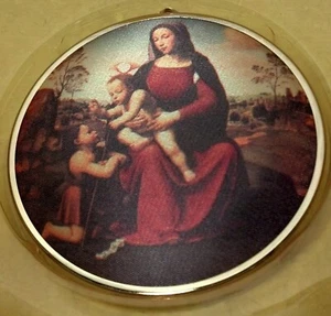 1984 Hallmark Keepsake Ornamento "Madonna/Niño/San Juan"" satén con caja Bugiardini - Imagen 1 de 7