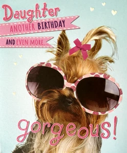 "¡Hija otro cumpleaños y aún más hermosa!" Tarjeta de gafas de sol Terrier en - Imagen 1 de 5