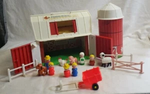 Vintage Fisher-Price 2501 Play Family Farm & Silo w/ Animals & People USA 523 - Picture 1 of 18