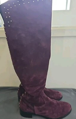 Botas de montar Russell and Bromley de gamuza hasta la rodilla borgoña con tachuelas doradas talla 8 Foto 1 de 4