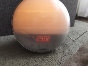 PHILIPS Wake-Up Light Alarm Clock HF3520 Coloured Sunrise Simulation FM Radio - Picture 1 of 11