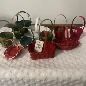 Lot of 11 Small Red & Green & White Woven Wicker Christmas Baskets Gifts Crafts - Picture 1 of 3