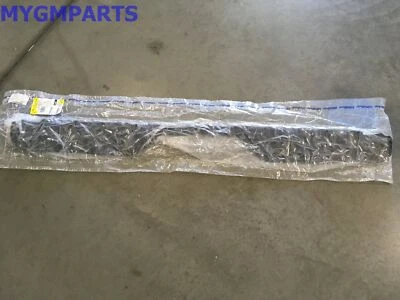 TAHOE YUKON REAR BUMPER BLACK STEP PAD 1992-1998 NEW OEM GM  15607160 - Image 1 of 3