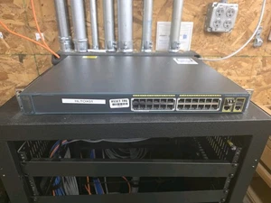 Przełącznik Cisco WS-C2960-24PC-L model - Zdjęcie 1 z 3